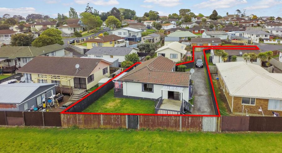  at 2/39 Kopara Place, Clendon Park, Auckland