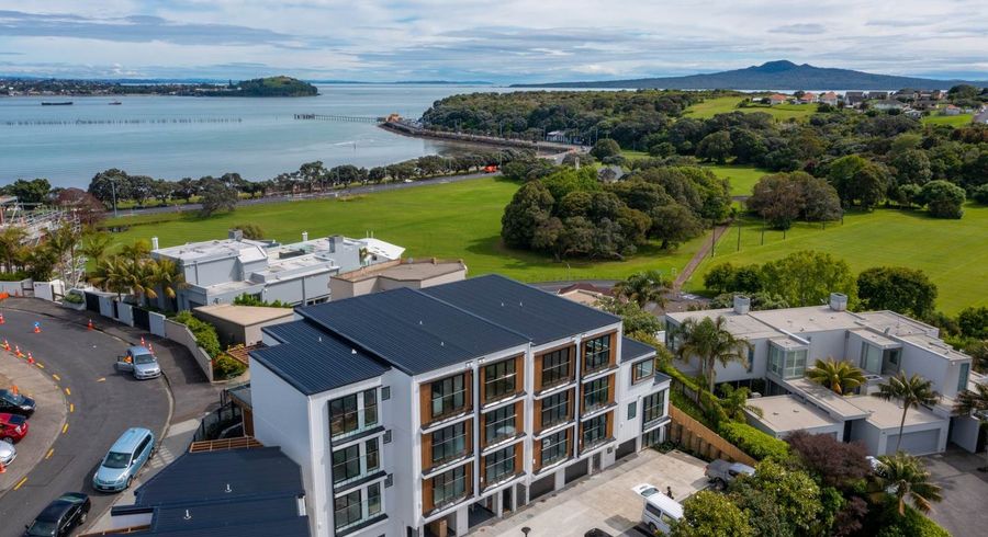  at 4/32 Karori Crescent, Orakei, Auckland City, Auckland