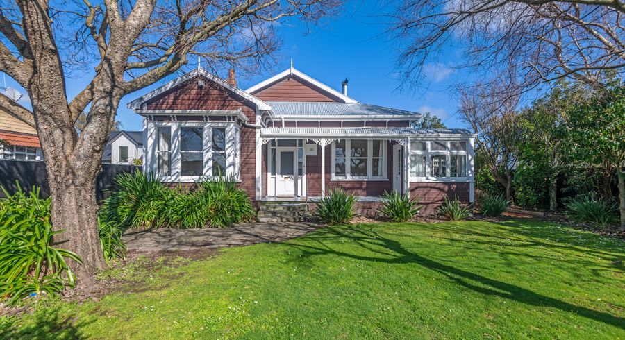  at 32 Hereford Street, West End, Palmerston North