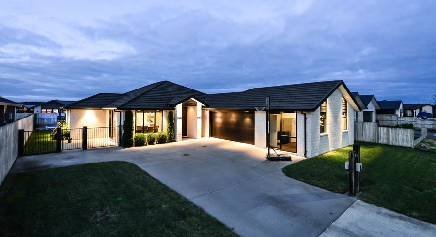  at 6 Helen June Avenue, Flagstaff, Hamilton