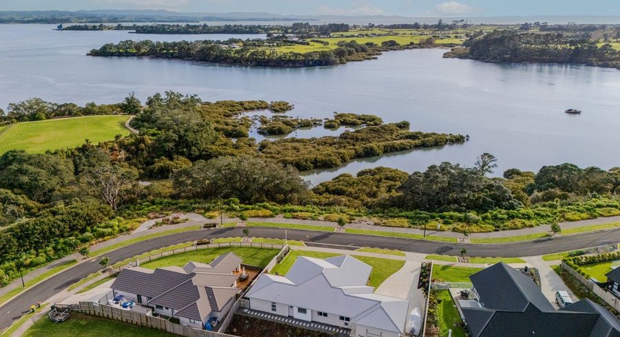  at 32 Omahuru Road, Glenbrook, Franklin, Auckland
