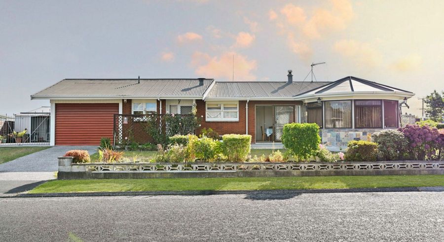 at 2 Guy Place, Melville, Hamilton