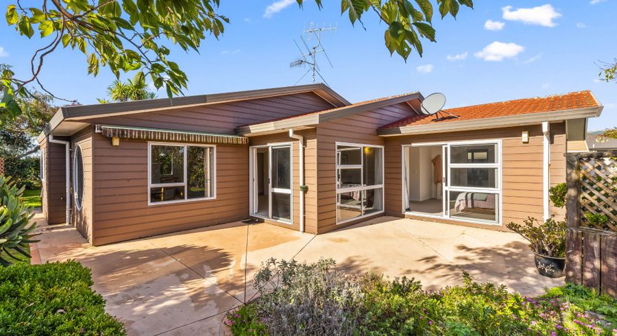  at 10 Cedar Drive, Paraparaumu Beach, Kapiti Coast, Wellington