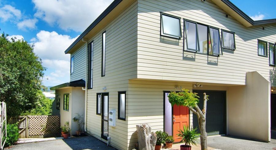  at 6 Awaroa Road, Sunnyvale, Auckland