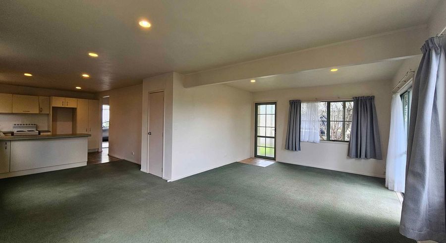  at 2/244 Albany Highway, Rosedale, North Shore City, Auckland