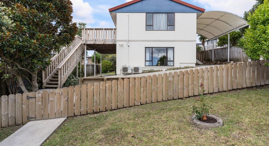  at 2/2 Grenadine Place, Unsworth Heights, North Shore City, Auckland