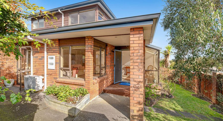  at 2/32A Howard Road, Northcote, North Shore City, Auckland