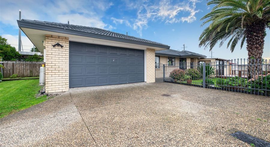  at 8/72 Swanson Rd, Henderson, Waitakere City, Auckland