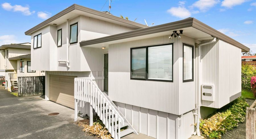  at 2/170 Onewa Road, Northcote, Auckland