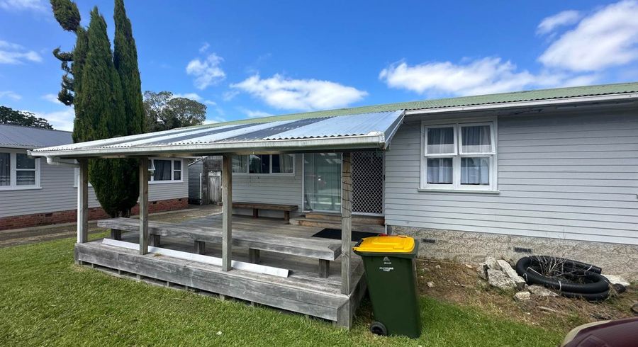  at 8 Lyndon Place, Manurewa, Auckland