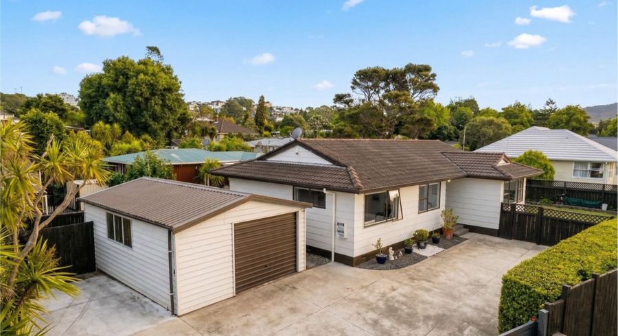  at 121 Godley Road, Green Bay, Waitakere City, Auckland