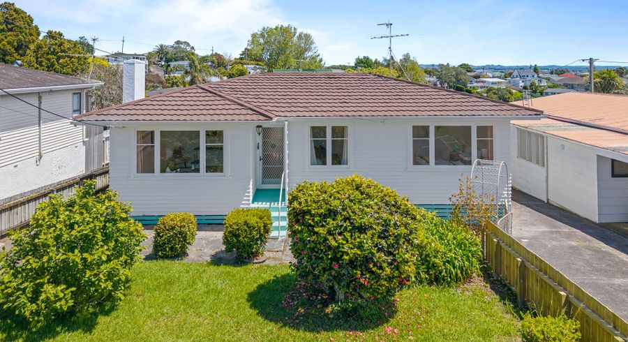  at 1/15 Kia Ora Road, Beach Haven, North Shore City, Auckland