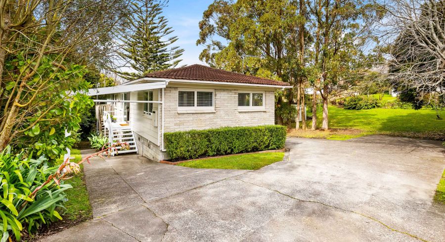 at 1/31 Camelot Place, Glenfield, Auckland