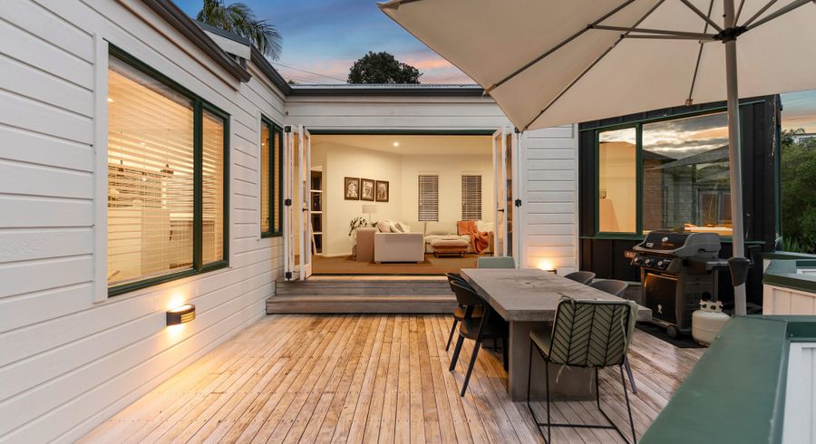  at 100 Beach Road, Castor Bay, North Shore City, Auckland