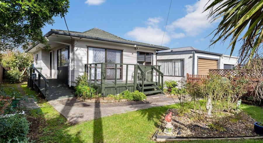  at 1/128 Bruce McLaren Road, Henderson, Waitakere City, Auckland