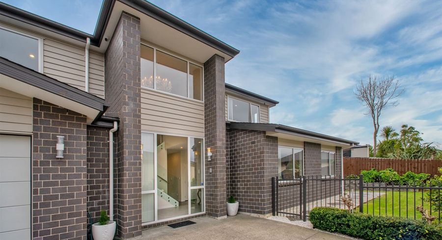  at 11 San Casello Rise, Henderson, Auckland