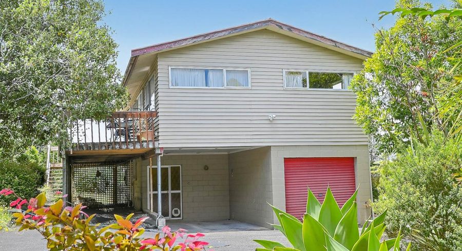  at 220 Glamorgan Drive, Northcross, North Shore City, Auckland