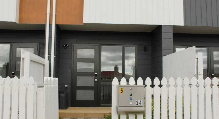  at 5/24 Tara Road, Henderson, Auckland