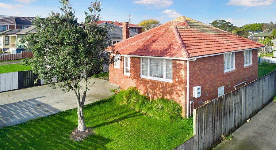  at 24 White Swan Road, Mount Roskill, Auckland City, Auckland