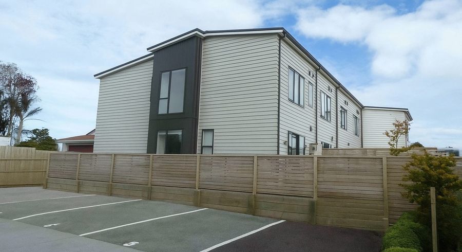  at 4/504 Don Buck Road, Westgate, Waitakere City, Auckland