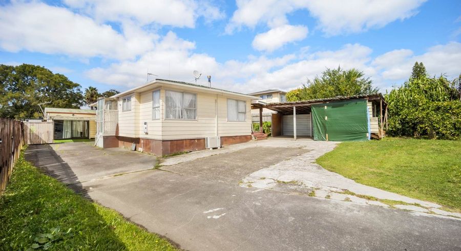  at 8 Sabot Place, Massey, Waitakere City, Auckland
