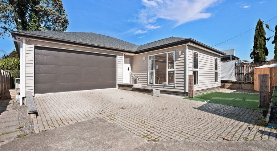  at 25A Larnoch Road, Henderson, Waitakere City, Auckland