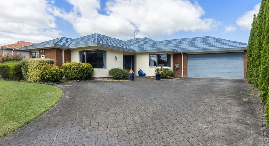  at 16 Hastings Place, Hamilton Lake, Hamilton, Waikato