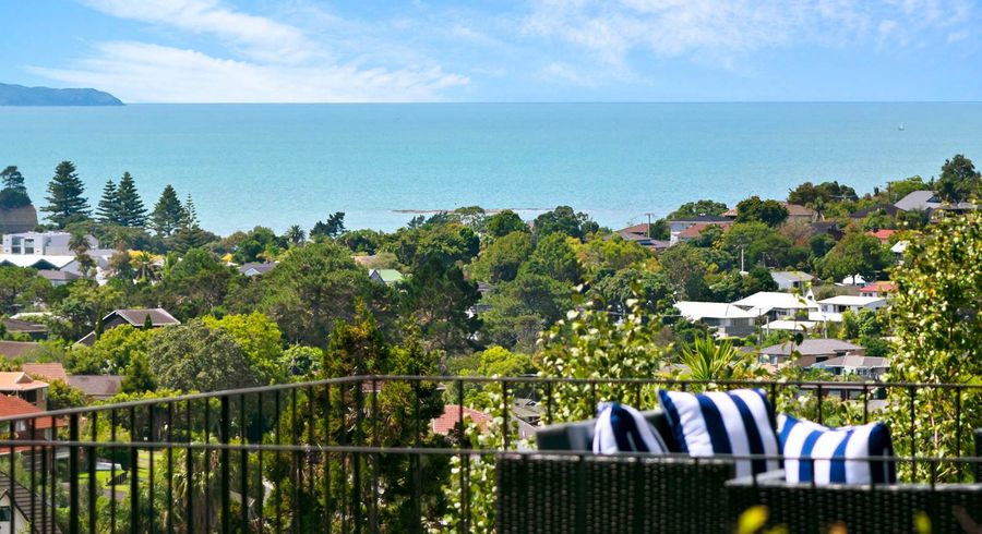  at 2/7 Malters Place, Browns Bay, Auckland