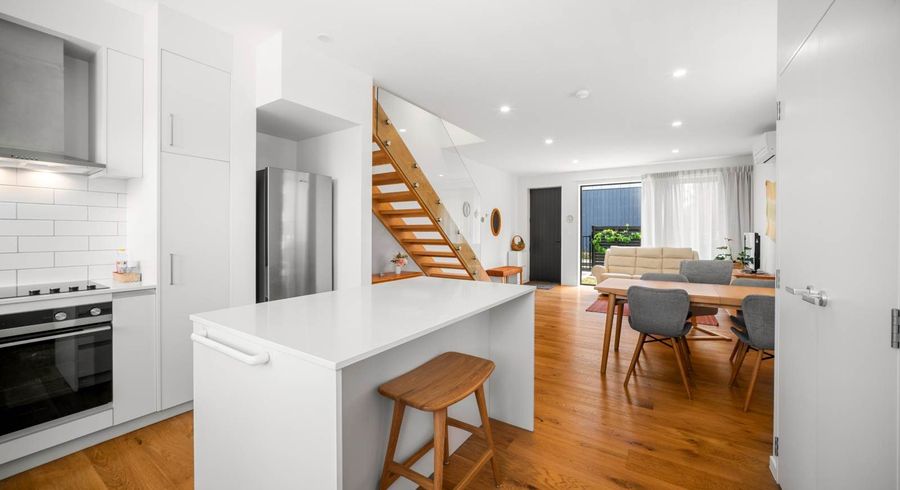  at 23/82 East Coast Road, Milford, North Shore City, Auckland