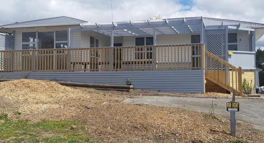  at 4 Beazley Place, Glendene, Auckland