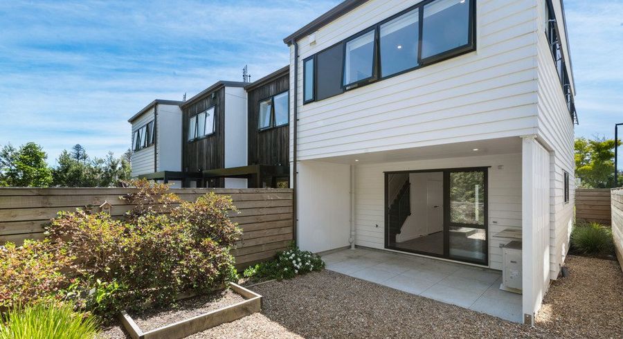  at 26 Whakahui Lane, Mangere Bridge, Manukau City, Auckland