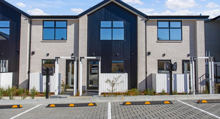  at 4/23 Awaroa Road, Sunnyvale, Auckland