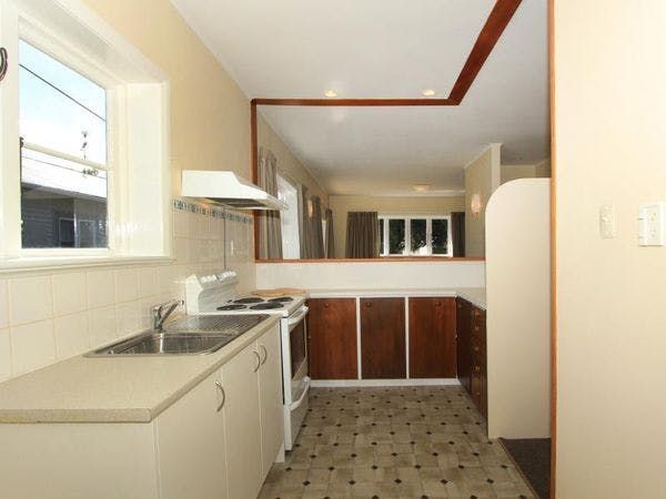  at 9 RAYMOND terrace, EPUNI, LOWER HUTT