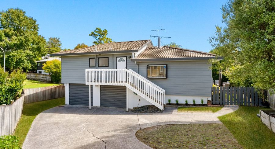  at 2/13 Heather Place, Sunnynook, Auckland