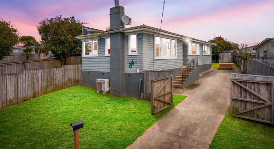  at 97 Sunnyside Road, Sunnyvale, Auckland
