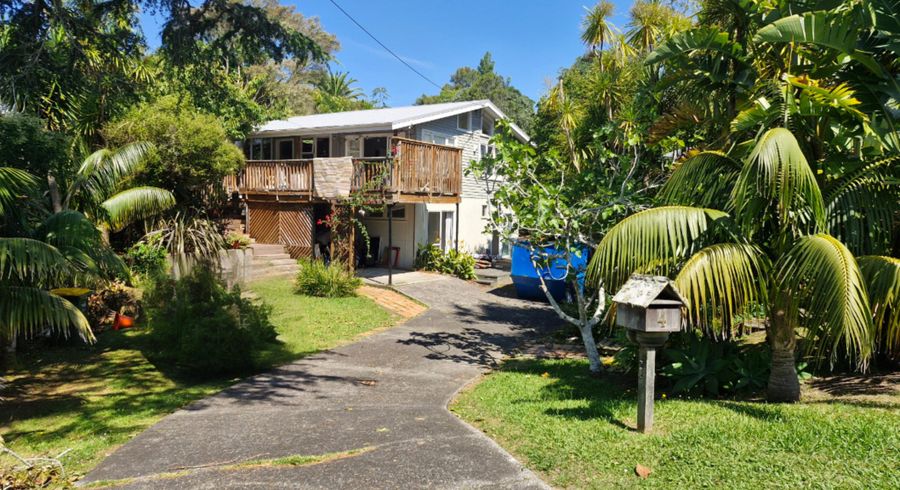  at 4 Earl Rd, Titirangi, Waitakere City, Auckland