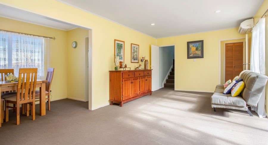  at 2/12 De Thiery Pl, Pakuranga Heights, Manukau