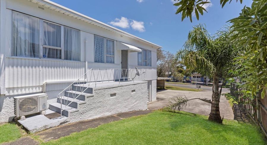  at 1/4 Hutchinson Avenue, New Lynn, Waitakere City, Auckland