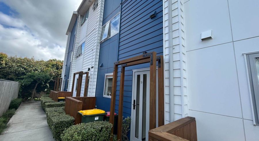  at 9/8 Yeovil Road, Te Atatu Peninsula, Waitakere City, Auckland