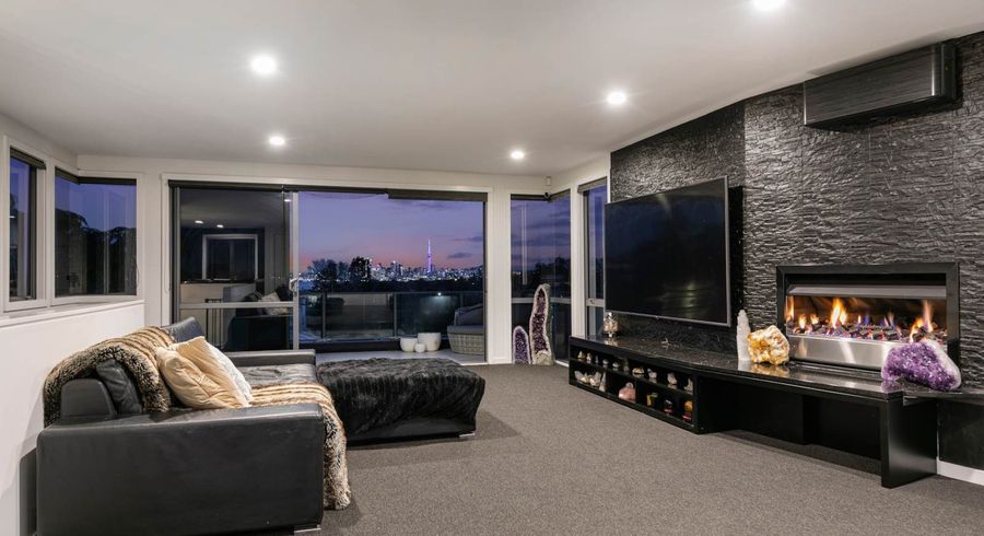  at 100B Lake Road, Northcote, Auckland