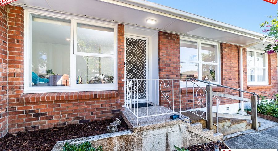  at 4/35 Shakespeare Rd--Viewing-- On Sat 4th Oct at 11:20-11:40am, Milford, North Shore City, Auckland