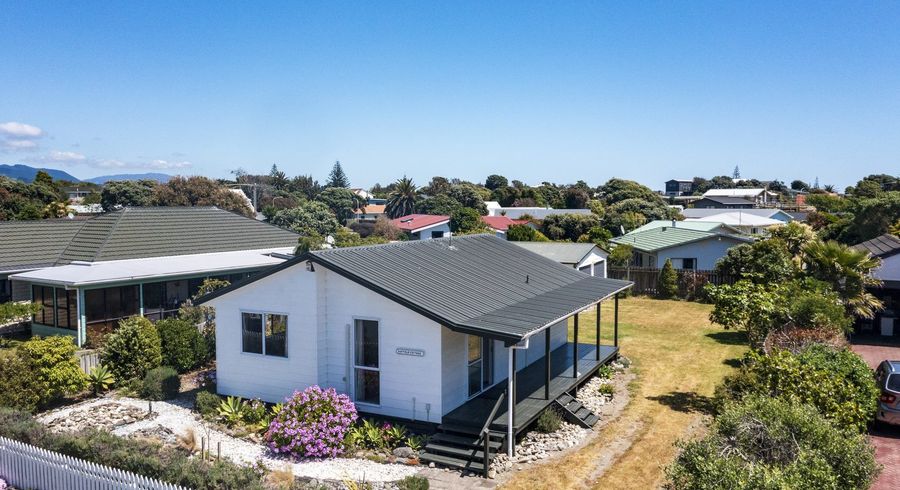  at 10 Reeves Street, Waikanae Beach, Waikanae