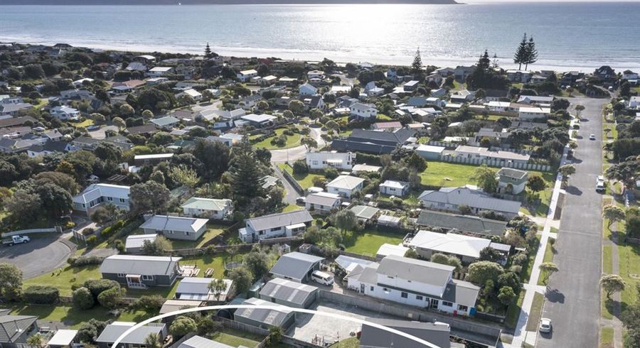  at 32 Eruini Street, Waikanae Beach, Waikanae