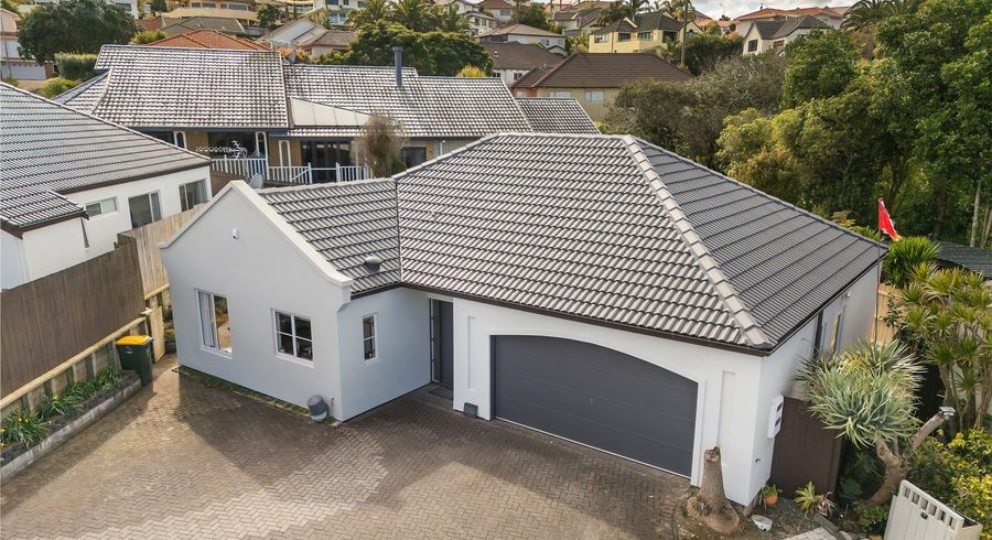  at 2/10 Vireya Court, Goodwood Heights, Manukau City, Auckland