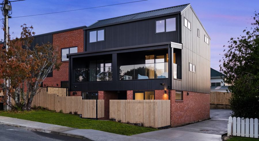  at 15A Cleve Road, Green Bay, Waitakere City, Auckland