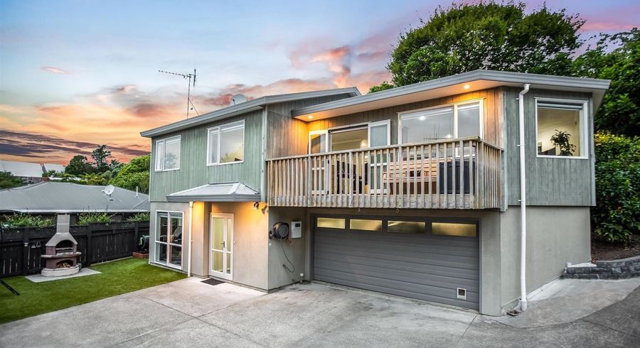  at 13B Peterhouse St, Tawa, Wellington