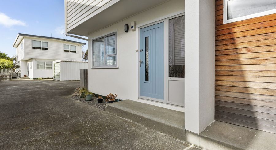  at 2/115 Queens Drive, Lyall Bay, Wellington