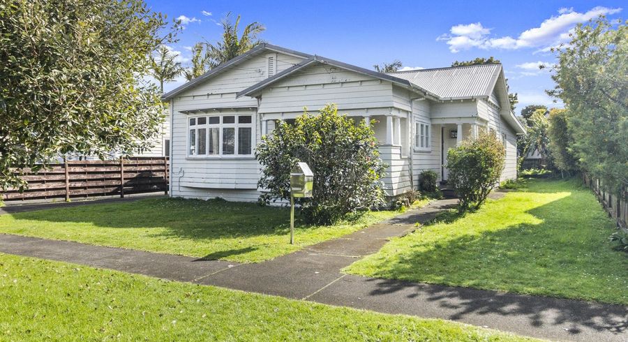  at 9 Hazelmere Road, Sandringham, Auckland