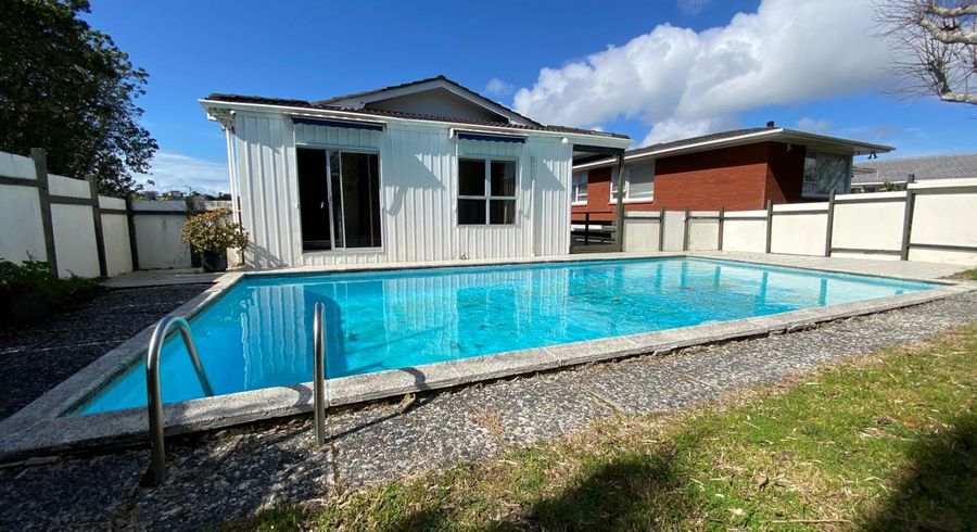  at 15 Ravenwood Drive, Forrest Hill, North Shore City, Auckland