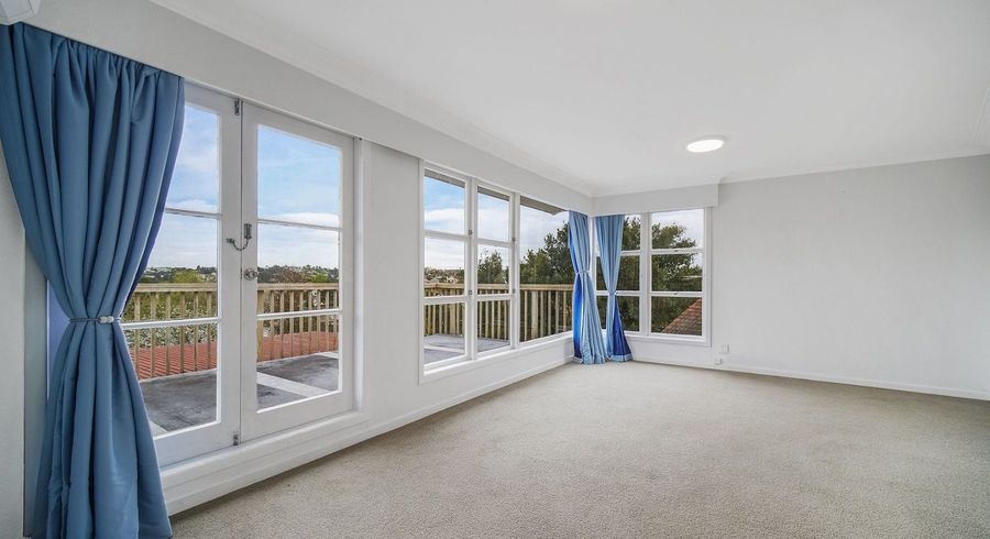  at 392 Glenfield Road, Glenfield, North Shore City, Auckland